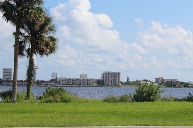 Photo - Furnished 3 bed 2.5 bath Riverview Home w/...