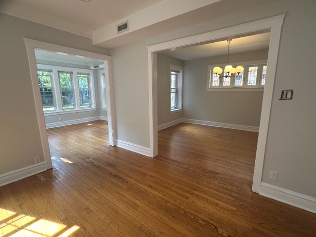 Building Photo - 4237 N Ashland Ave Rental