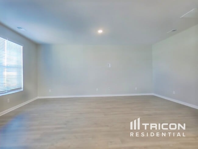 Photo - 1428 Ashfield Pl