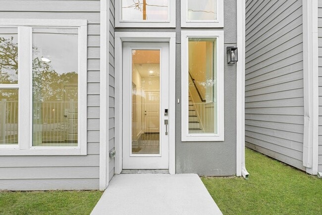 Building Photo - 6713 St Augustine St