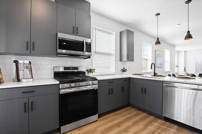 Photo - 210 Emery St