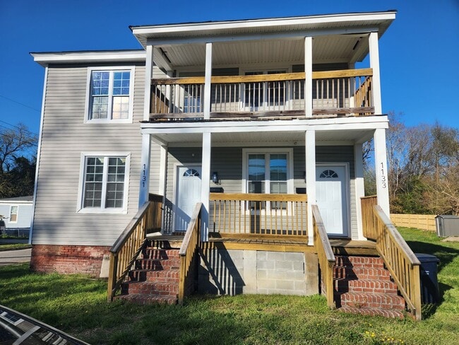 Building Photo - Renovated 3bed 2bath