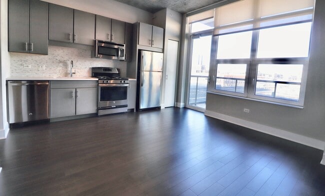 882 S Clark St