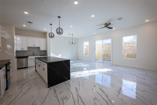 Photo - 5906 St Augustine St