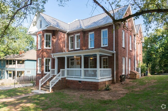 Building Photo - Stunning Historic Renovation in Montford Rental