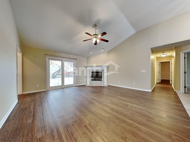 Photo - 1030 Justin Ridge Way