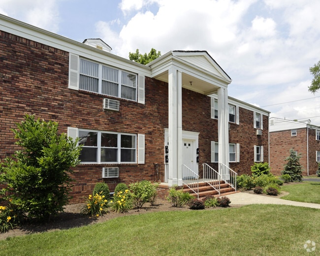 Primary Photo - Taylor Gardens