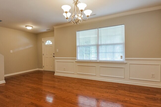 Photo - 1452 Cairo Way