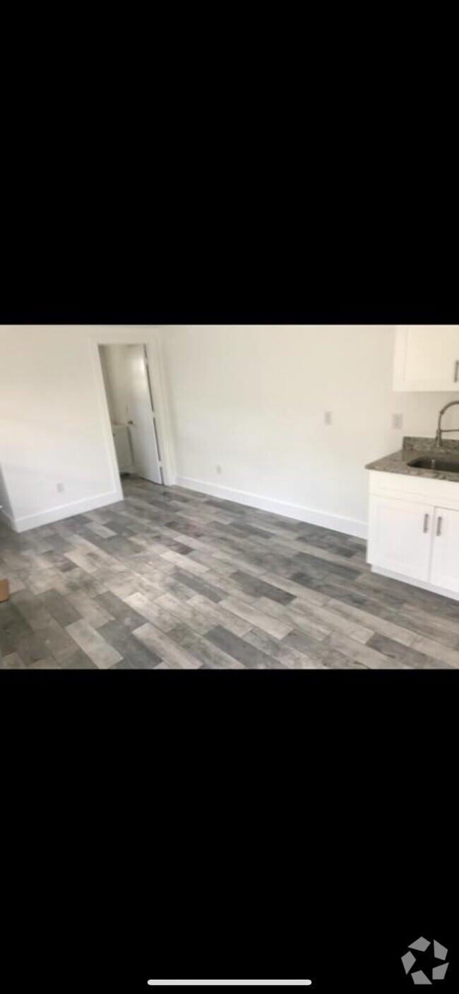 Building Photo - 2912 NW 31st St Rental