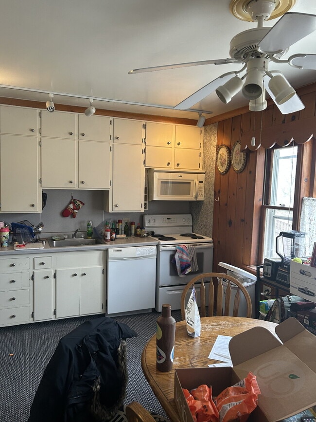 Photo - 3 bedroom 1 bath Apartment Available June 1st!! Massive bedrooms and a 5 minute walk to campus.