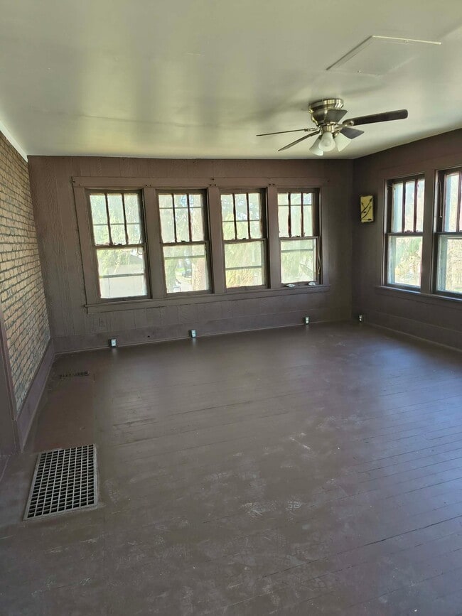 Photo - 225 E 5th Ave