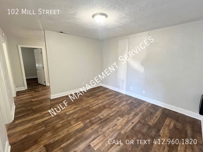 Photo - 102 Mill St