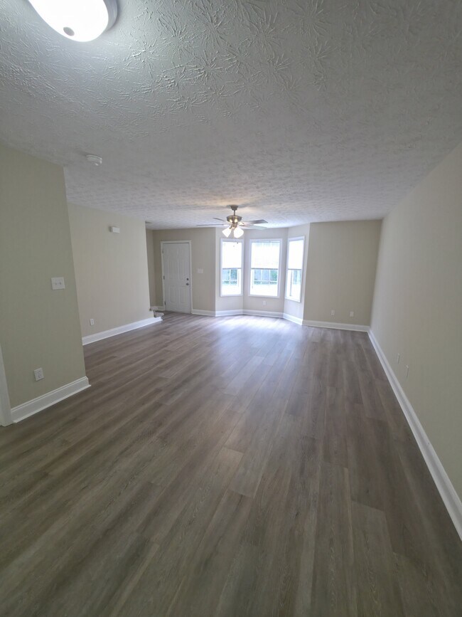 Photo - 155 Westchester Cir
