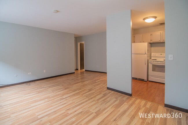 Photo - 607 W Wrightwood Ave Unit 214