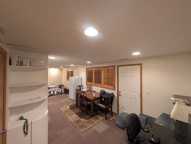 View as you enter - 924 Dartmouth Pl SE Unit 924 Dartmouth Pl SE