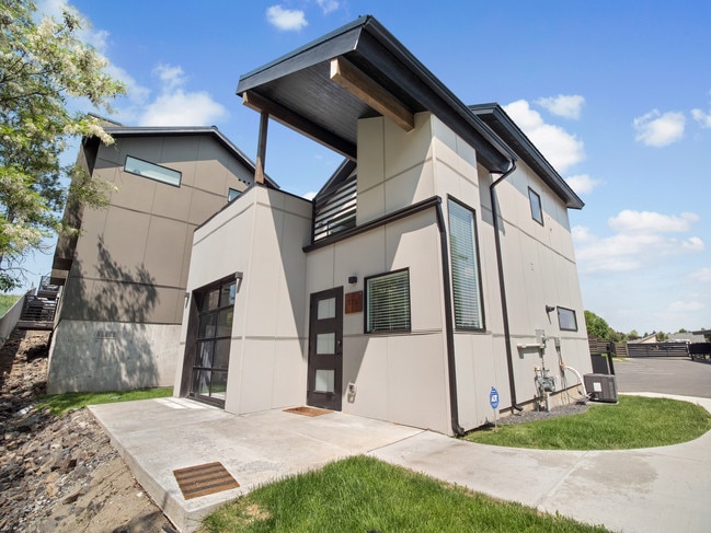 Photo - The Ledge at Five Mile