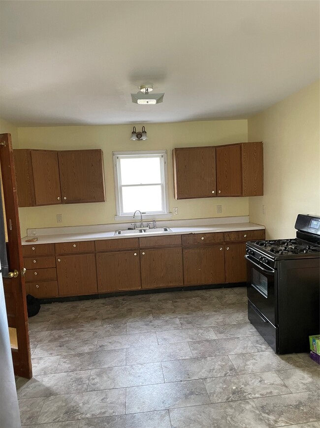 Photo - 167 Oak St Unit 1