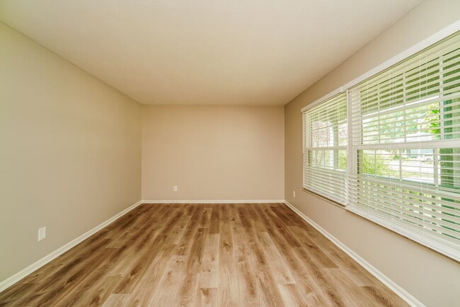 Photo - 8437 Papillon Ave