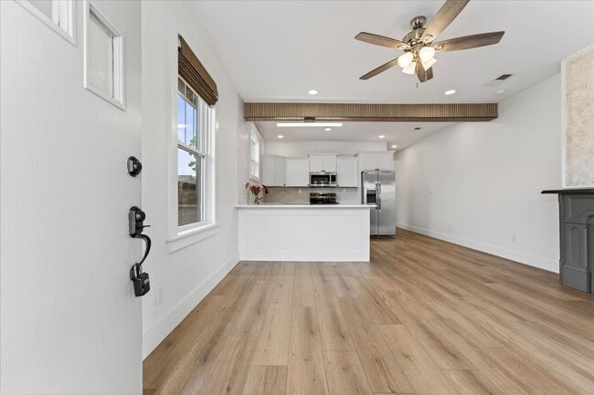 Photo - 3 Bedroom 2 Bath Duplex For Rent in Historic Downtown Clarksville!