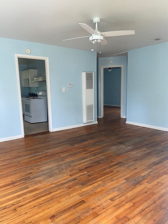 Photo - 220 15th Ave SW