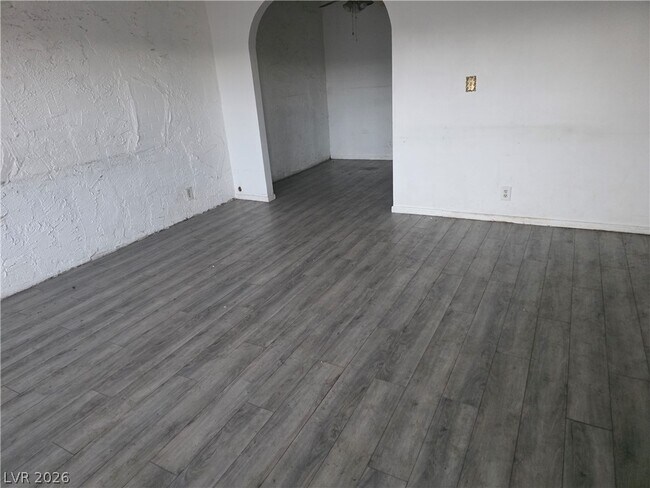 595 S Royal Crest Cir Unit 18