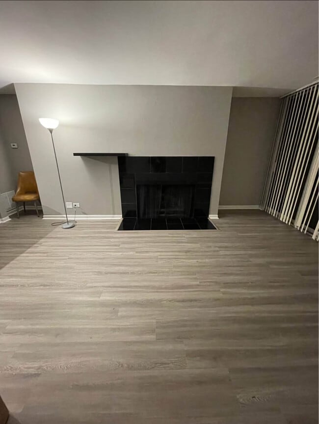 Four Lakes 1 Bedroom Condo - 5800 Oakwood Dr Unit Four Lakes Lisle  5F