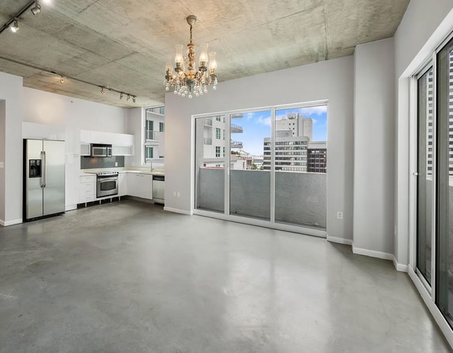 Building Photo - 133 NE 2nd Ave Unit 912