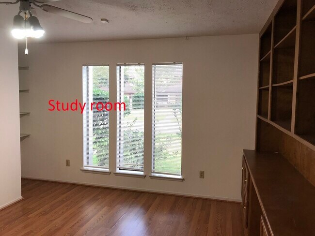 Photo - 2906 Green Fields Dr