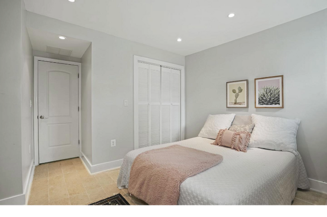 Photo - 1260 Penn St NE