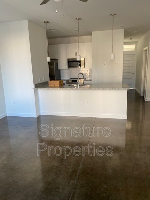 Photo - 110 W 12th St E Unidad A