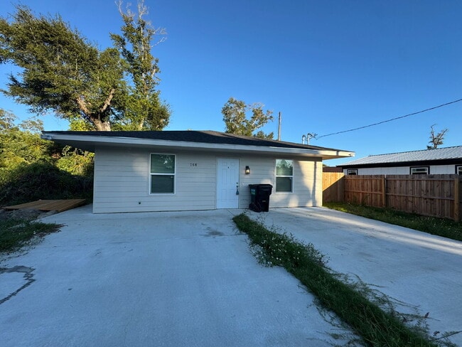 Building Photo - 148 Claire Ave Unit B