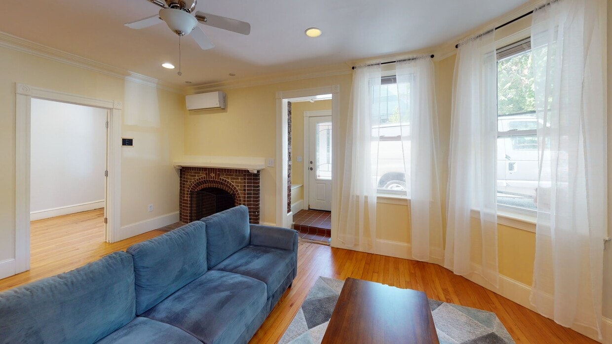 Photo - Private bedroom in 5 bed/2 bath Home