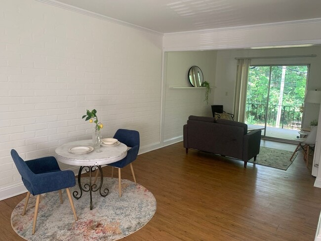 Building Photo - Charming One Bedroom Apartment In The Heart of Plaza Midwood!