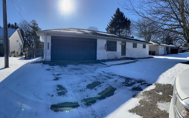 Front - 2 car garage - 5065 Tubbs Rd Rental