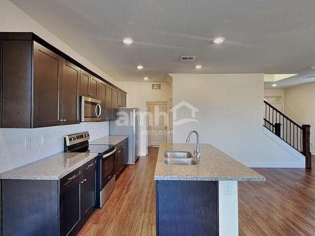 Photo - 5824 Petronius St