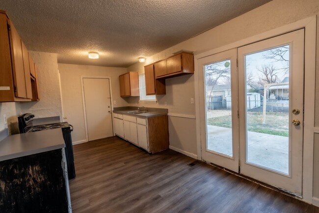 Photo - 3 Bed | 1.5 Bath in East Tulsa!