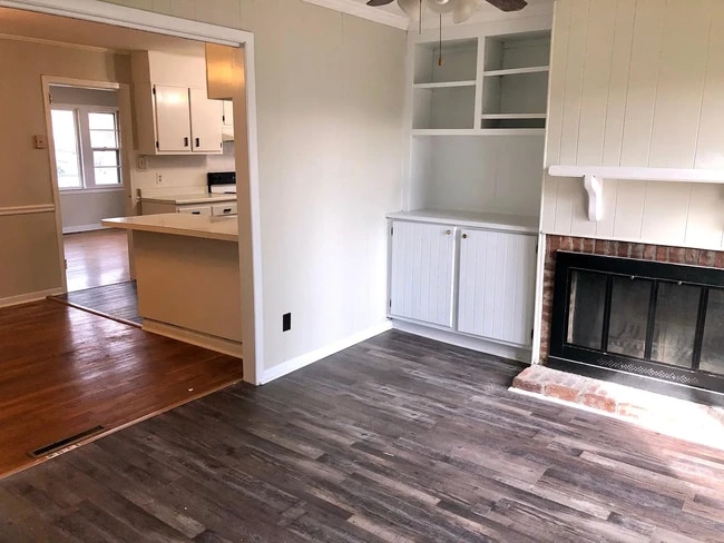 Photo - 2211 Hubert St