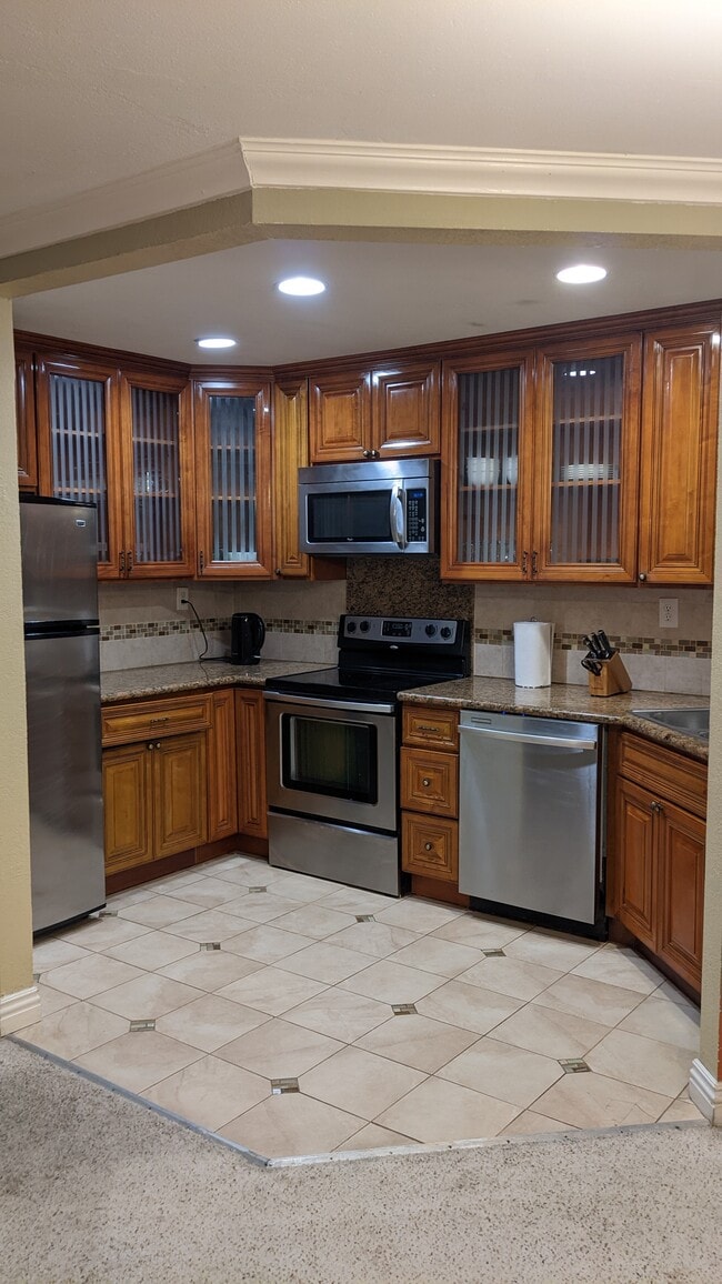 Fully equipped kitchen - 999 W Evelyn Ter Unit 999 Evelyn
