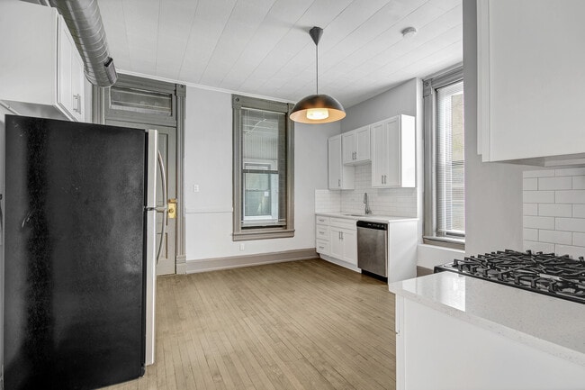 Photo - 1659 W 21st St Unit 2R
