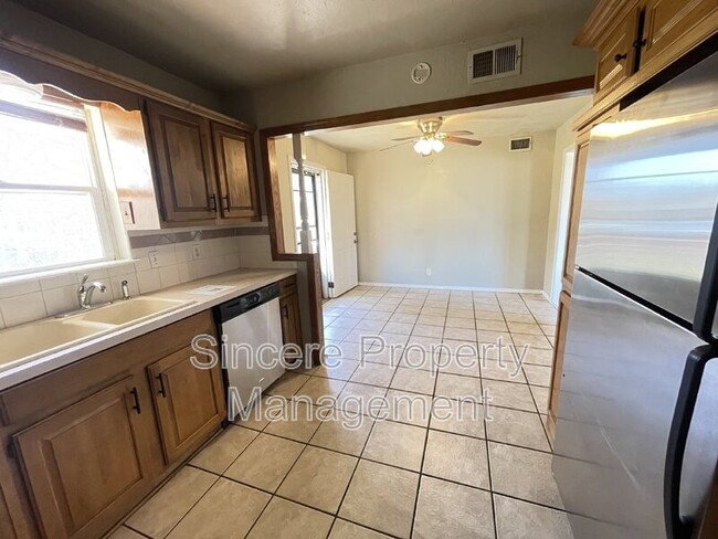 Photo - 3200 Lyon Blvd