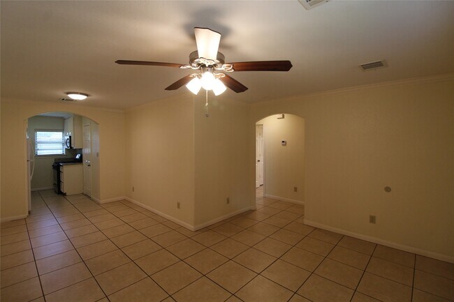 814 Mobile Dr