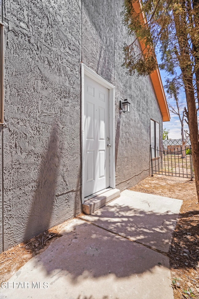 Photo - 10720 Chert St