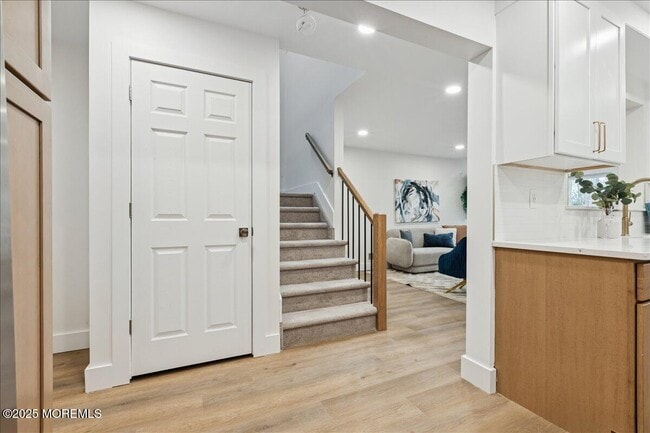 Photo - 18 Oak Knl Dr