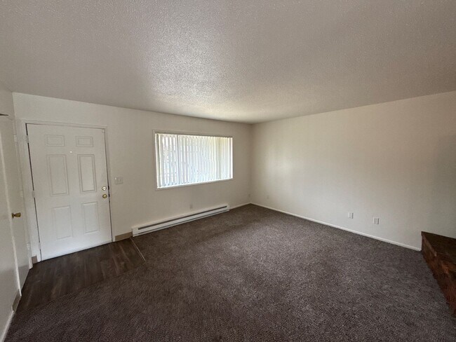 Photo - 3930 Iberis St NE