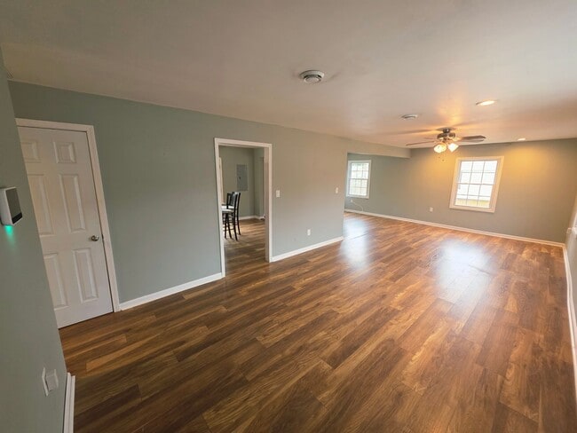 Photo - 3 Bedroom 1.5 BA Hubert