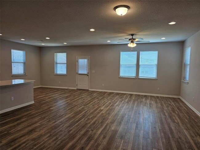 Photo - 128 Munk Ln
