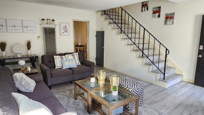 Photo - 440 W Regent St Unidad Apt B