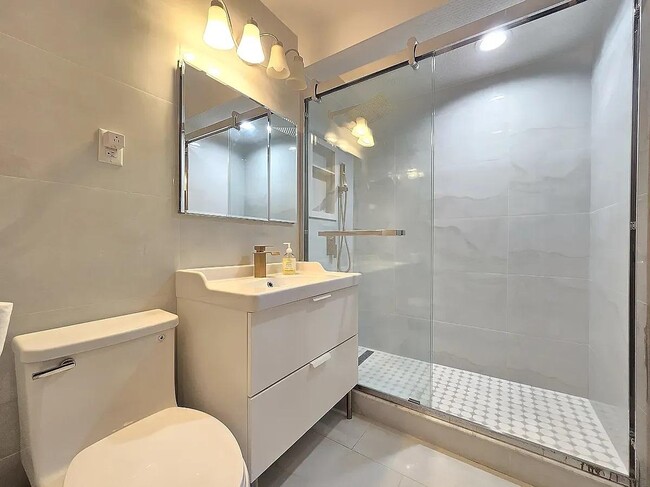 Photo - 8620 Bay 16th St