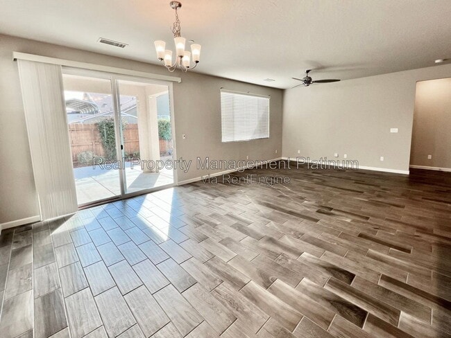 Photo - 4060 Sussex Ave