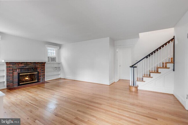 4215 Chesapeake St NW